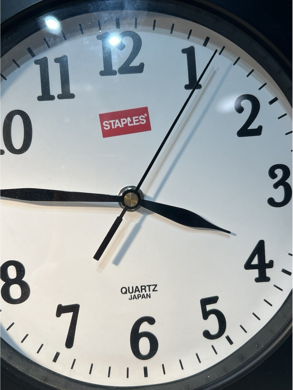 10-inch Staples wall clock *Tested* - Picture 2 of 6